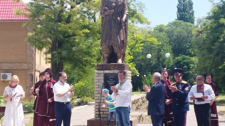 В Каховці встановили пам’ятник славетному Івану Сірку